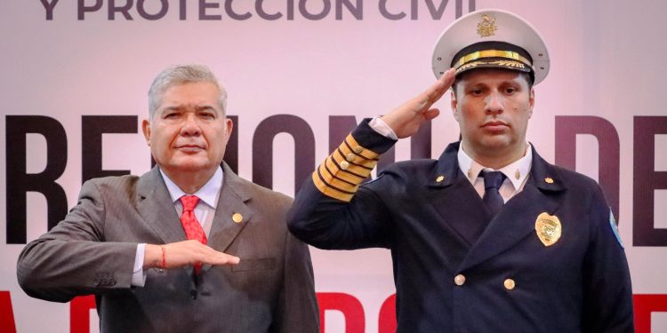 Magaña de la Mora, tras entrega de reconocimientos a bomberos en el Congreso, resalta la labor que realizan