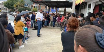 Diputado Octavio Ocampo visita comunidades indígenas de Zitácuaro y reafirma compromiso con la educación