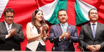 Congreso del Estado condecora a FGE con la presea «Suprema Junta Nacional Americana»