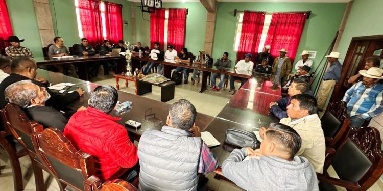 Diálogo y atención permanente en Nurio: Segob