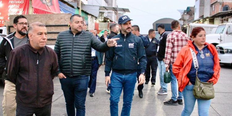 Encabeza Yankel Benítez operativo de ordenamiento en Mercado de Abastos