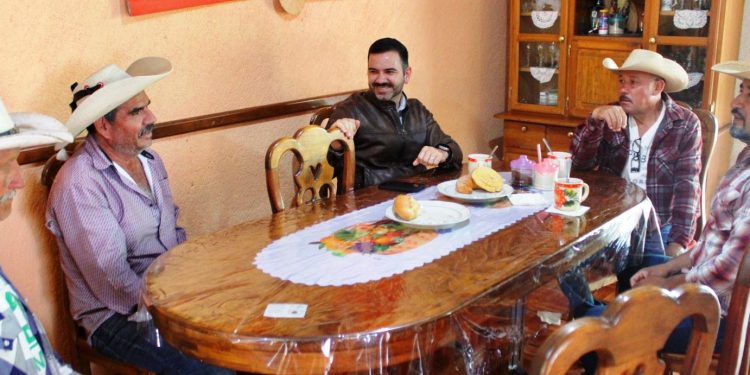 Yankel Benítez consolida diálogo con autoridades de Chiquimitío