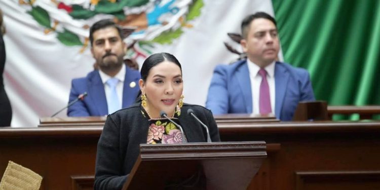 GPPRI seguirá siendo oposición responsable que construye y propone: Adriana Campos Huirache