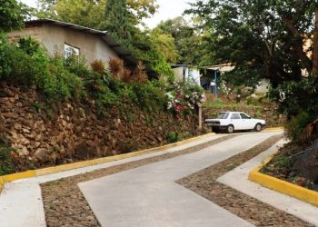 Santiago Acahuato avanza con nueva infraestructura: Fanny Arreola