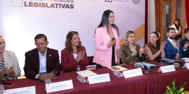 Reconoce Araceli Saucedo trabajo legislativo de bancada del PRD en la LXXVI Legislatura