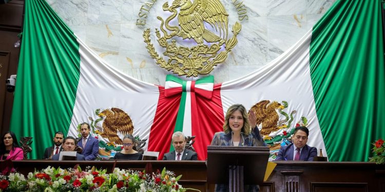 Durante Cuarto Informe de Gobierno, convoca Brissa Arroyo a “vencer juntos los desafíos de Michoacán”