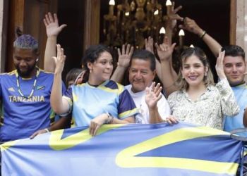 Colocan bandera de la comunidad sorda en el Palacio Legislativo