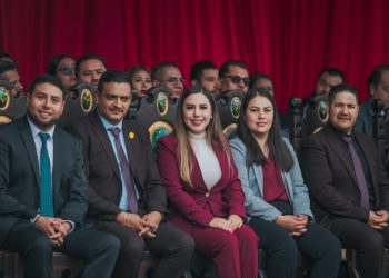 La presidenta municipal Dayana Pérez encabeza con solemnidad el desfile patrio en Salvador Escalante