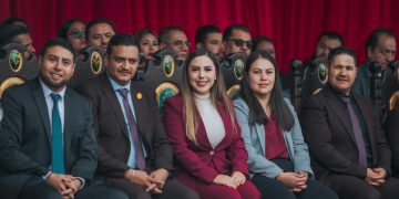 La presidenta municipal Dayana Pérez encabeza con solemnidad el desfile patrio en Salvador Escalante