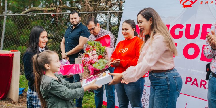 Inaugura Dayana Pérez Mendoza tramo carretero en el Tarascón