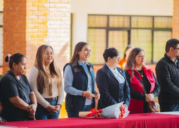 Dayana Pérez entrega 20 toneladas de cemento al Instituto Luis Guerrero Esparza