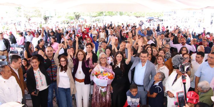Emma Rivera rinde su primer informe legislativo en Zitácuaro