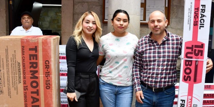 El Ayuntamiento de Tarímbaro entregó calentadores solares a más de100 familias tarimbarenses