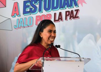 Fanny Arreola refrenda compromiso con la educación con el programa “Jalo a estudiar”