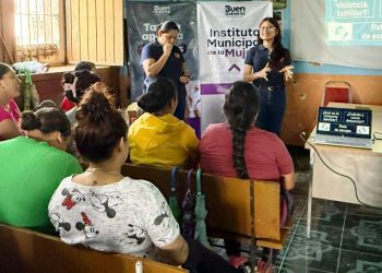 Fiscalía General lleva charlas de prevención de la violencia a madres de familia de Zamora