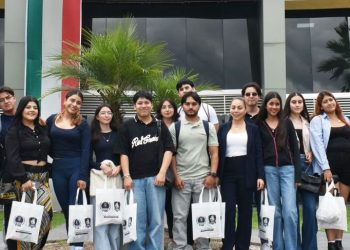 Fiscalía General recibe a estudiantes de Mercadotecnia de la UMSNH en visita guiada por sus instalaciones