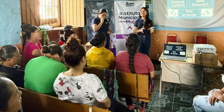Fiscalía General lleva charlas de prevención de la violencia a madres de familia de Zamora
