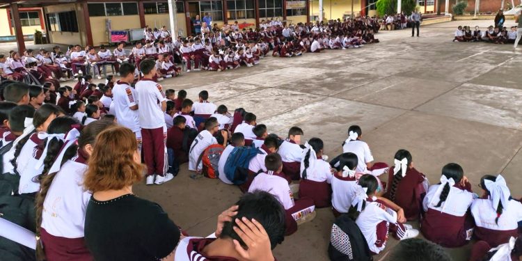 Continúa FGE con acciones de prevención de la violencia en la región de Uruapan