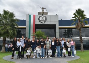 Fiscalía General recibe a estudiantes de Mercadotecnia de la UMSNH en visita guiada por sus instalaciones