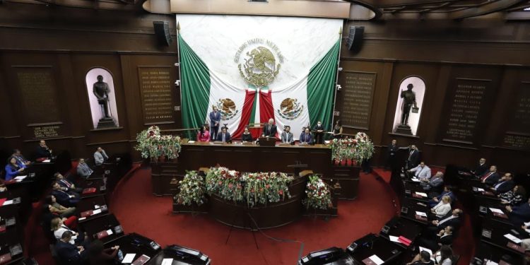 Recibe 76 Legislatura el 4to. Informe del Estado que guarda la Administración Pública Estatal