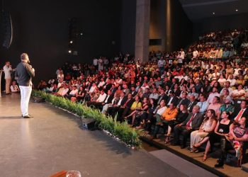 Octavio Ocampo presenta su primer informe en Zitácuaro