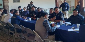 En Pátzcuaro, autoridades de los tres niveles inician coordinación para el Operativo Noche de Ánimas 2025