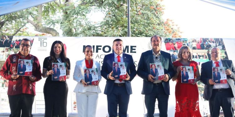 Vicente Gómez Núñez rinde su primer informe de labores legislativas