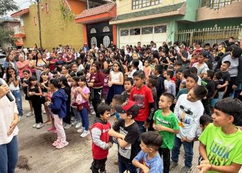 Adriana Campos Huirache continúa apoyando a las familias con el regreso a clases