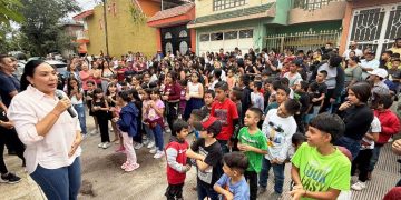 Adriana Campos Huirache continúa apoyando a las familias con el regreso a clases