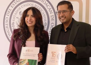 Conrado Paz entrega su Primer Informe Legislativo a la Mesa Directiva del Congreso