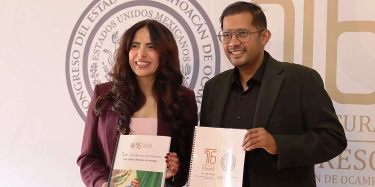 Conrado Paz entrega su Primer Informe Legislativo a la Mesa Directiva del Congreso