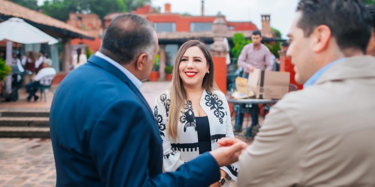 Dayana Pérez Mendoza participa en reunión estatal sobre temas prioritarios de educación