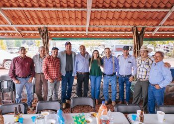 Dayana Pérez Mendoza se reúne con productores de aguacate en Salvador Escalante