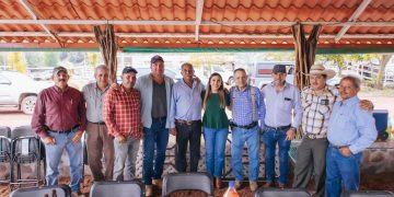 Dayana Pérez Mendoza se reúne con productores de aguacate en Salvador Escalante