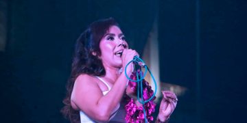 Fanny Arreola presenta la cartelera oficial del Teatro del Pueblo en la Expo Feria Octubrina Apatzingán 2025