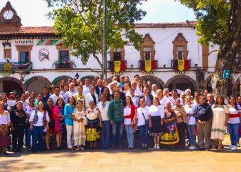Julio Arreola celebra en Pátzcuaro a las manos creadoras en el Día del Artesano