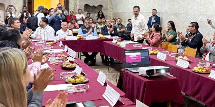 Julio Arreola Firma Convenio para Ampliar el Registro de Beneficiarios del IMSS-Bienestar en Pátzcuaro y la Región