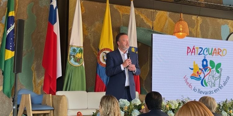 Julio Arreola lleva a Colombia la Marca Ciudad Pátzcuaro: Vívelo, lo Llevarás en el Alma