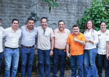 Víctor Manríquez dialoga con jóvenes empresarios para detonar el desarrollo de Lázaro Cárdenas e impulsar a las nuevas generaciones