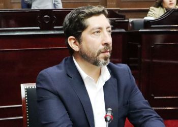 A propuesta de Abraham Espinoza, Congreso llama a reforzar la justicia económica y proteger los derechos del consumidor