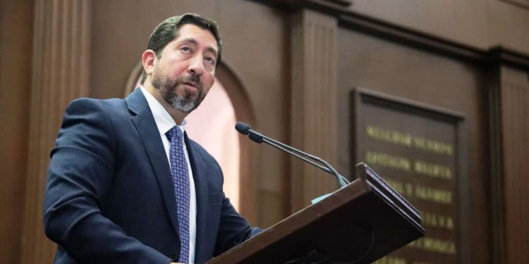 Abraham Espinoza impulsa iniciativa para fomentar el emprendimiento juvenil en Michoacán