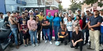 Adriana Campos escucha a deportistas en Jacona