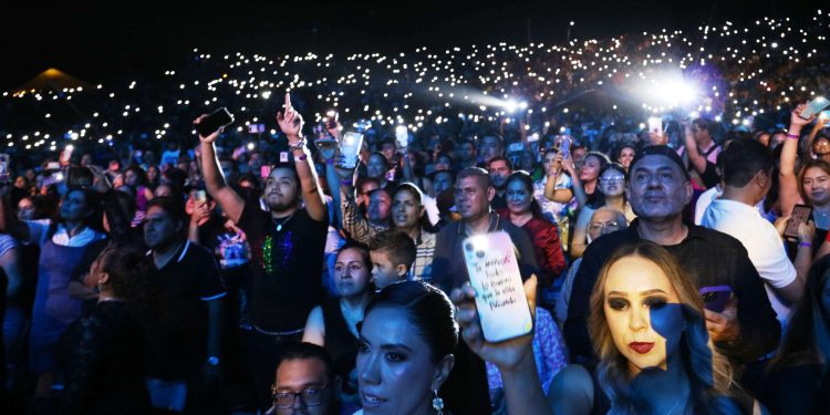 Orgullo, tradición y alegría: así arrancaron las Fiestas Octubrinas 2025 en Apatzingán.