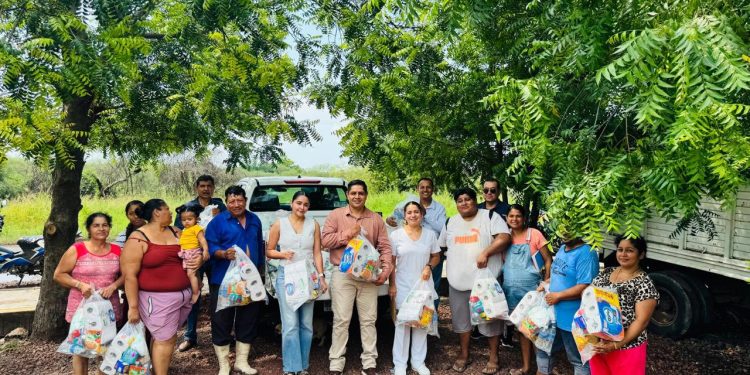 Habitantes de la comunidad de Vicente Guerrero recibe atención del ayuntamiento de Buenavista