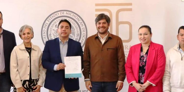Recibe Congreso del Estado una iniciativa ciudadana más; 76 Legislatura refrenda su apertura y cercanía con la gente