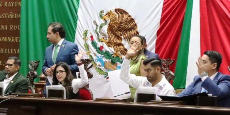 Jóvenes de 18 años podrán ser diputados en Michoacán: 76 Legislatura