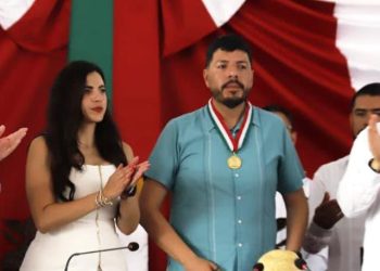 Otorga 76 Legislatura Presea “Constitución de 1814” a Felipe Orlando Aragón Andrade