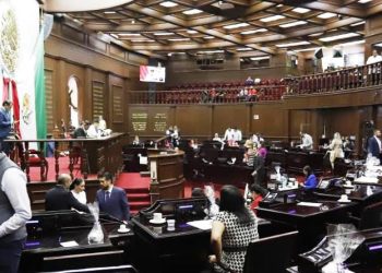 Migrantes con estudios universitarios podrán ser integrados al sector productivo, define 76 Legislatura