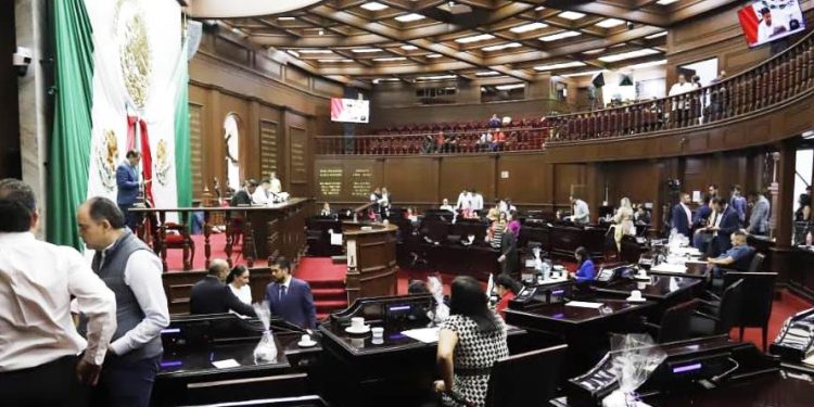 Migrantes con estudios universitarios podrán ser integrados al sector productivo, define 76 Legislatura