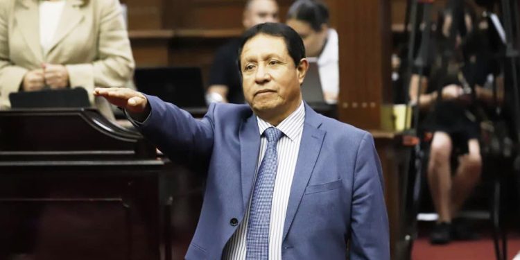 Designa 76 Legislatura a Daniel Rangel Piñón como director del IIEL